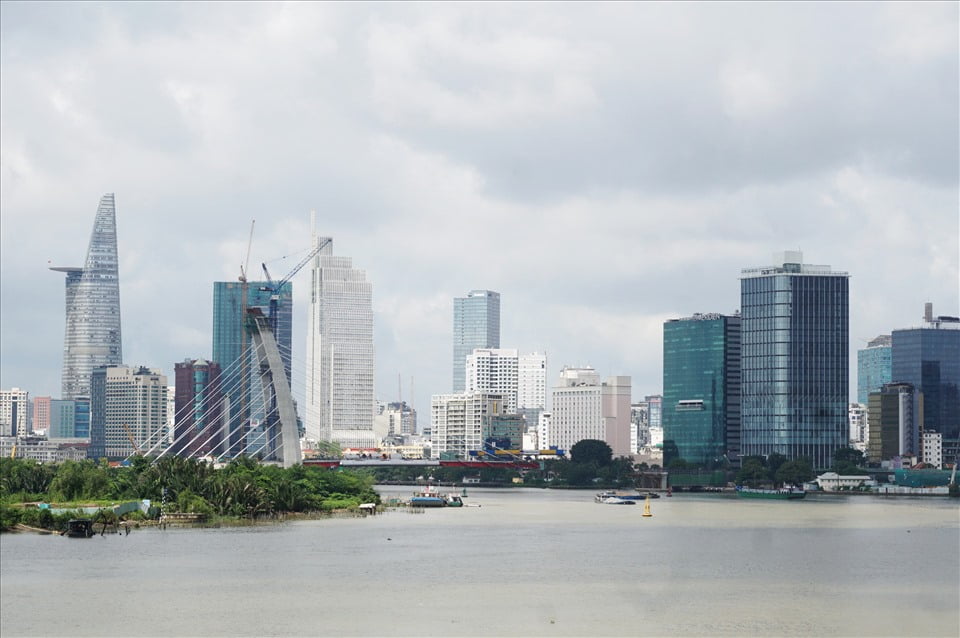 Cầu đi bộ bắc qua sông Sài Gòn có hình lá dừa nước